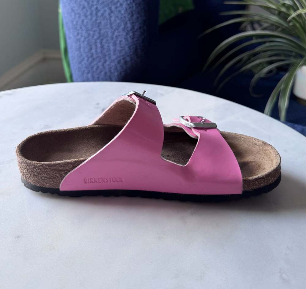 Birkenstock Arizona Kids Birko-Flor Patent Sandals in Fuchsia Tulip Pink 32 - Picture 9 of 11